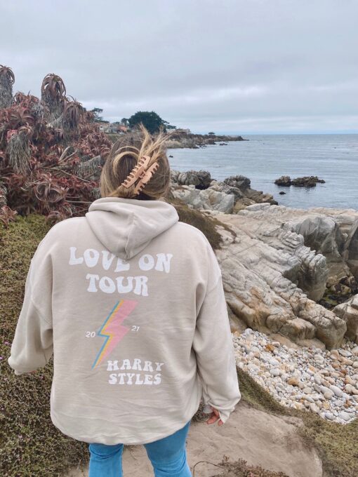 Harry Styles LOVE ON TOUR Lightning Bolt Retro Sweatshirt - Teeholly